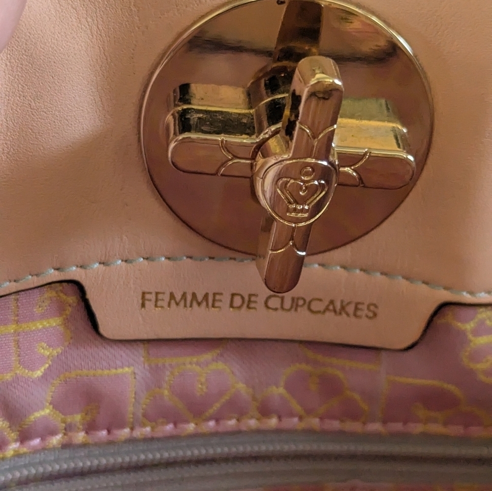 Femme de Cupcakes Purse - Picture 7 of 7